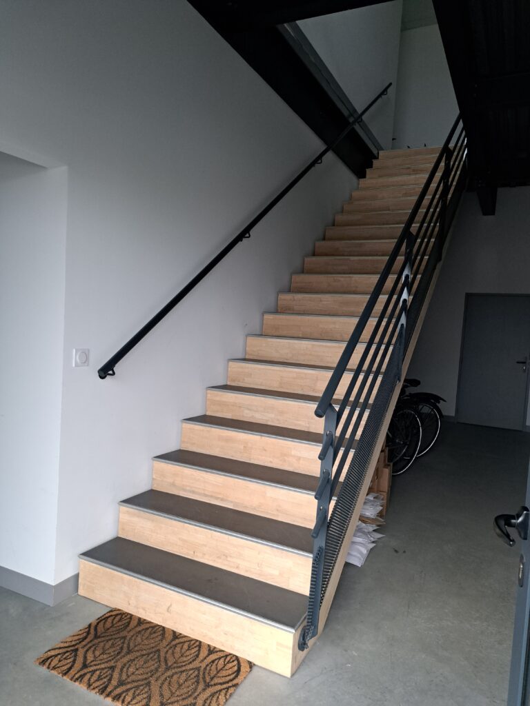 Escalier pour accéder ou premier étage