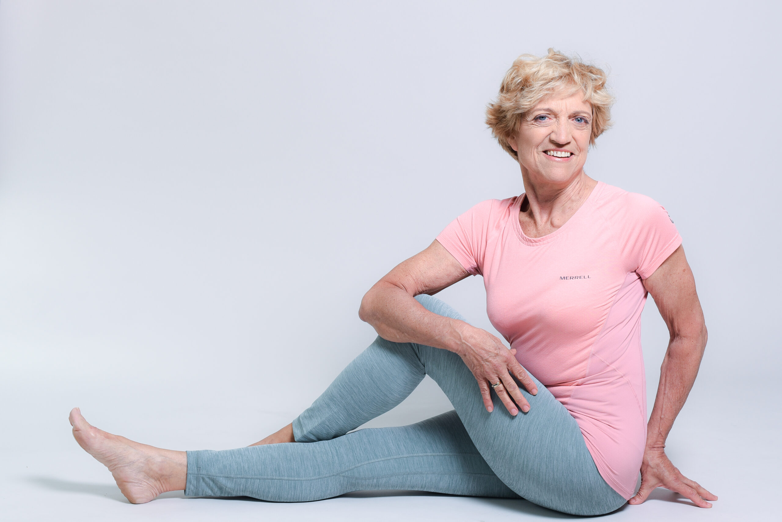Portrait de Bernadette de Gasquet, médecin, professeure de yoga et auteure, invitée en dédicace à l'Espace Yoga Andernos.